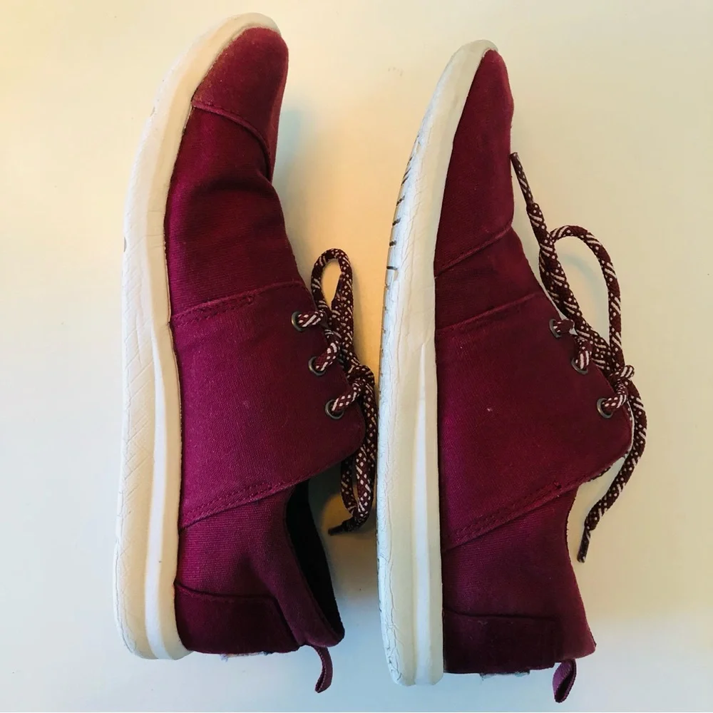 Toms Women’s Size 7 Maroon Burgundy Cherry Cola Red Wine Lace up Canvas Sneakers